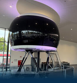 Full-Flight Flugsimulator:
Bewegt sich mit